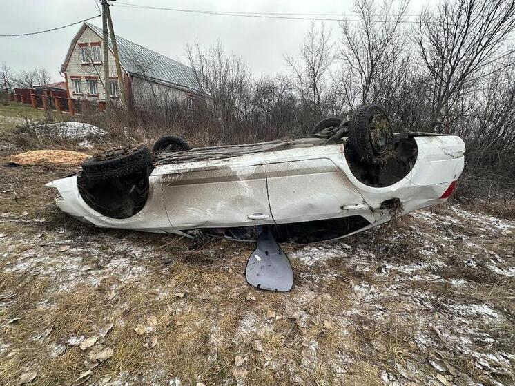 В перевернувшейся под Воронежем машине погиб 36-летний водитель