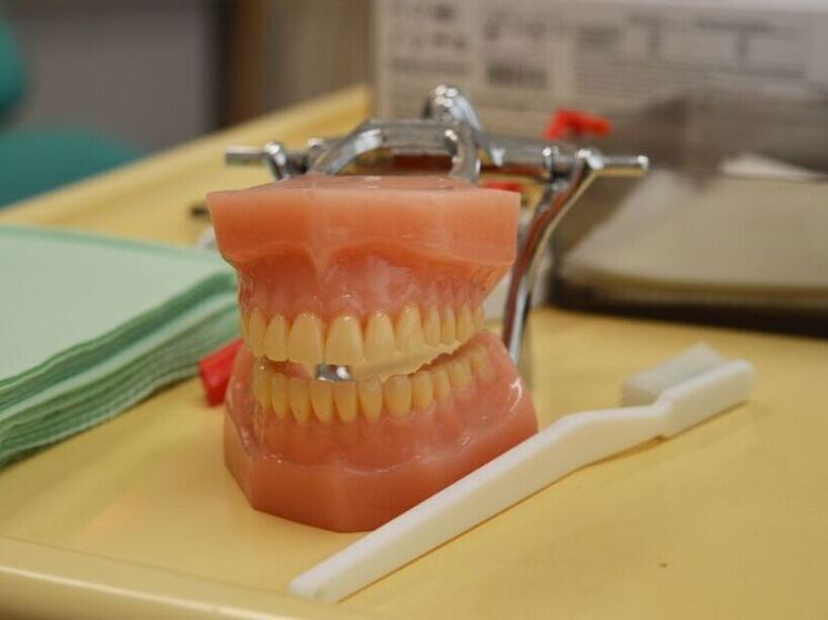 Алтайское УФАС признало ненадлежащей рекламу стоматологической клиники «Жемчужина», размещенную в одном из торговых центров Барнаула