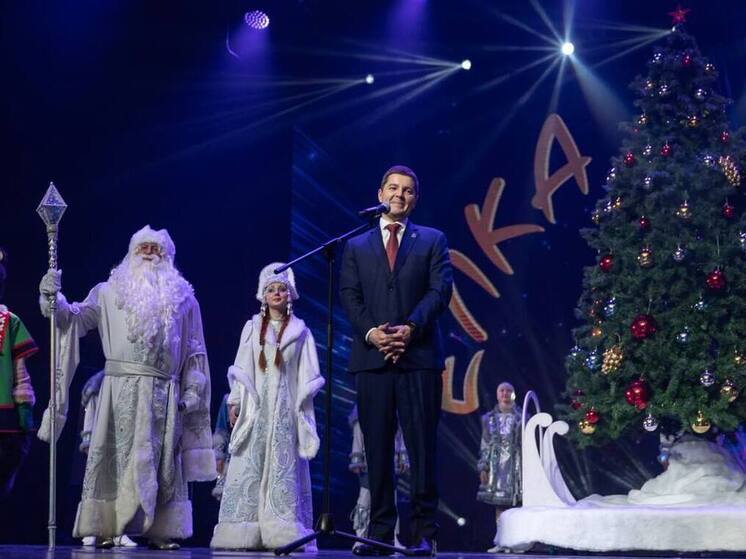 Глава Ямала поздравил с наступающим Новым годом юных гостей Губернаторской елки