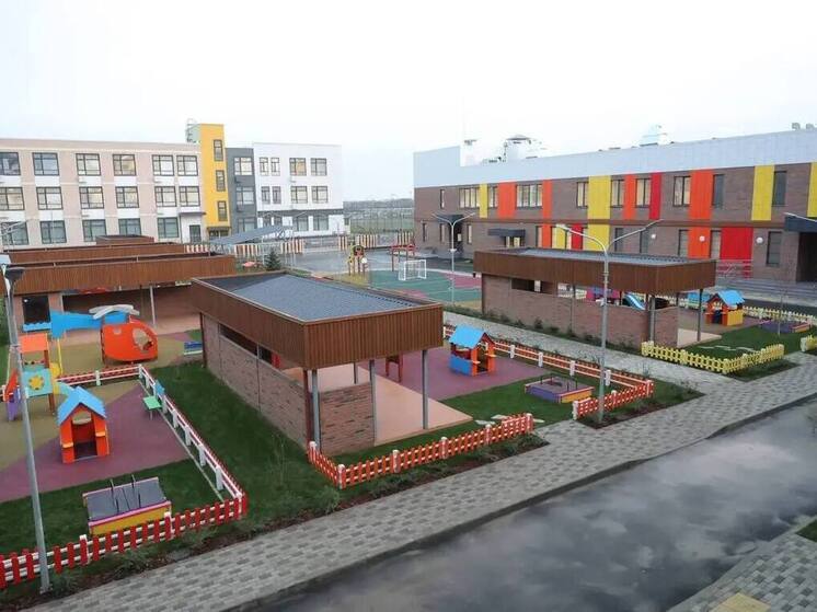 В поселке Знаменском завершили строительство крупнейшего детсада на 380 мест