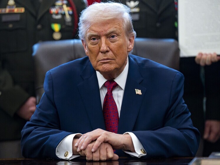 Дональд Трамп объявил о введении нефтяной блокады против Венесуэлы, сделав это публично через собственную социальную сеть