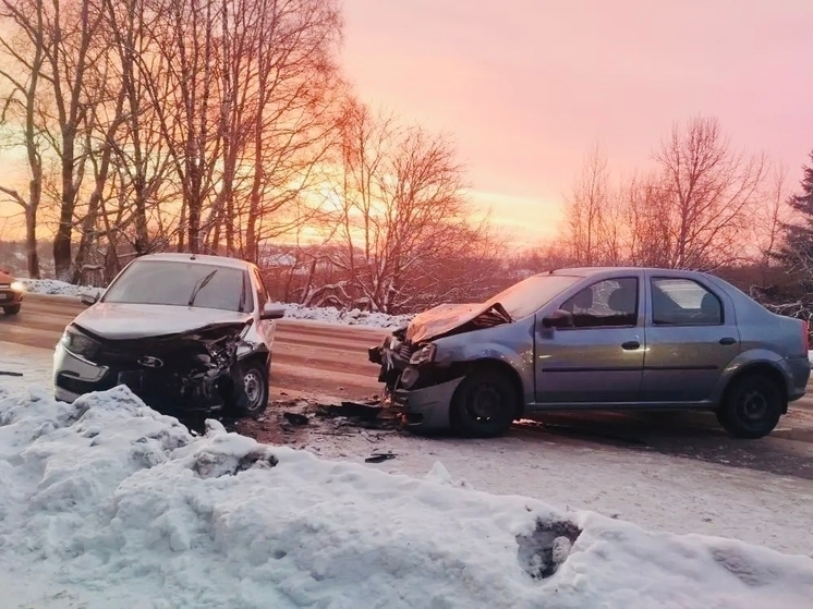 Две легковушки столкнулись в Великом Устюге