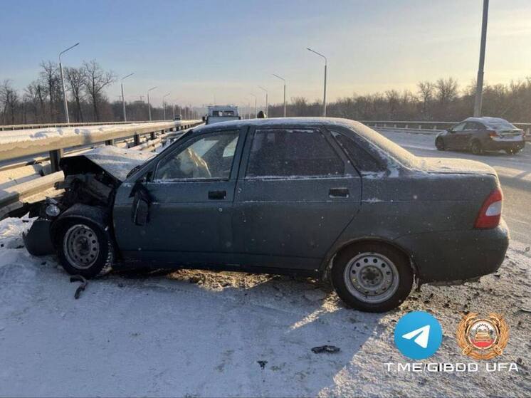 Две легковушки столкнулись в Уфе - есть пострадавший