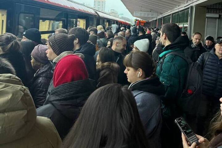 Человек погиб, попав под поезд в московском метро