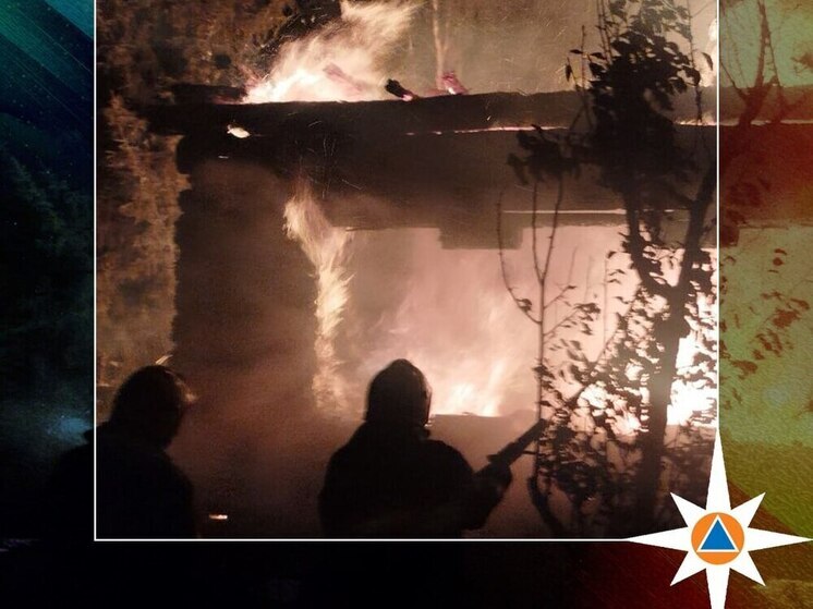 Более 50 спасателей тушат пожар в автосервисе в Нижнем Новгороде