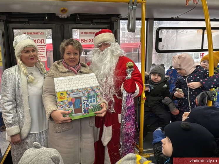 Во Владимире общественный транспорт к Новому Году украсили дошкольники