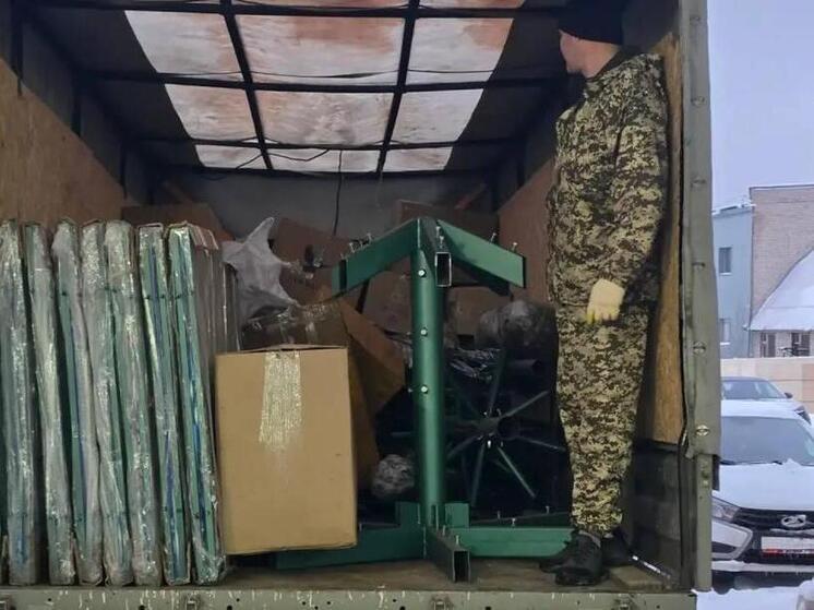 Подарок от шефов: искусственная ель из Кировской области украсит Новый год в Веселом