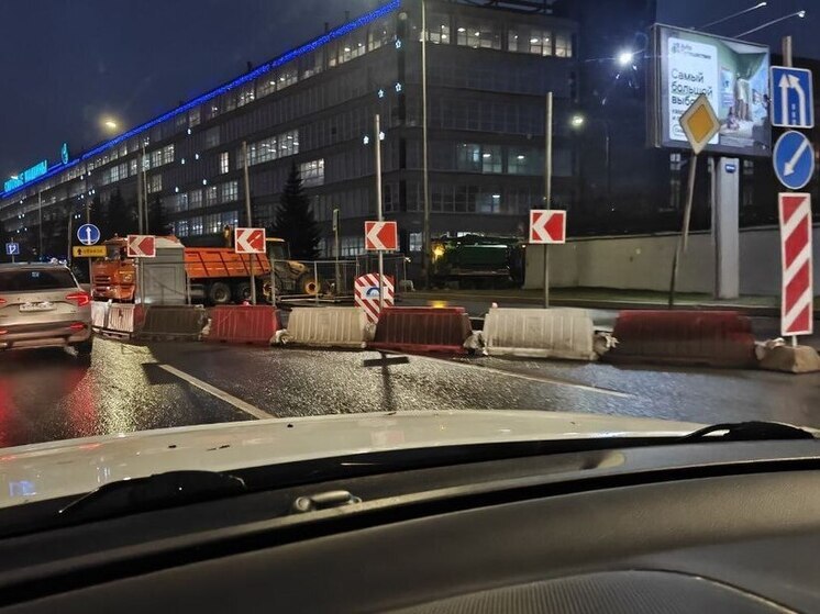 Петербуржцы хотят освятить участок Свердловской набережной из-за перекрытий дороги «Водоканалом»