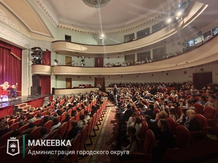 Омский ТЮЗ показал спектакль в Макеевке (0+)