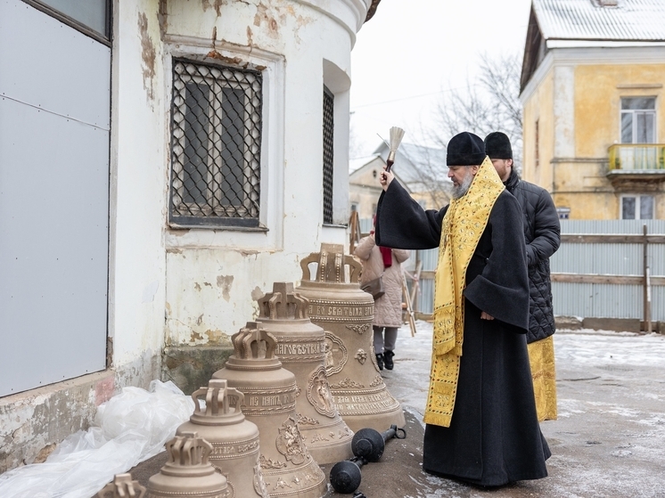 Новые колокола и электронный звонарь появились на храме в Тверской области