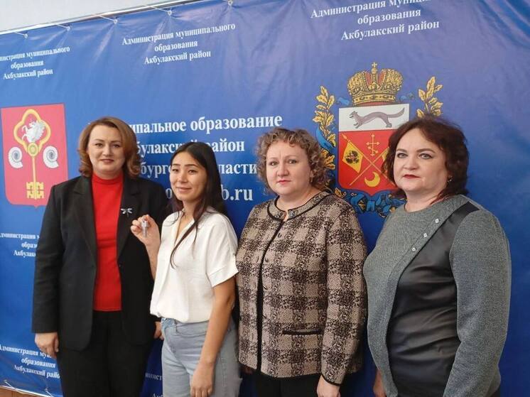 Ключи от будущего: очередной дом для сироты вручили в Акбулакском районе