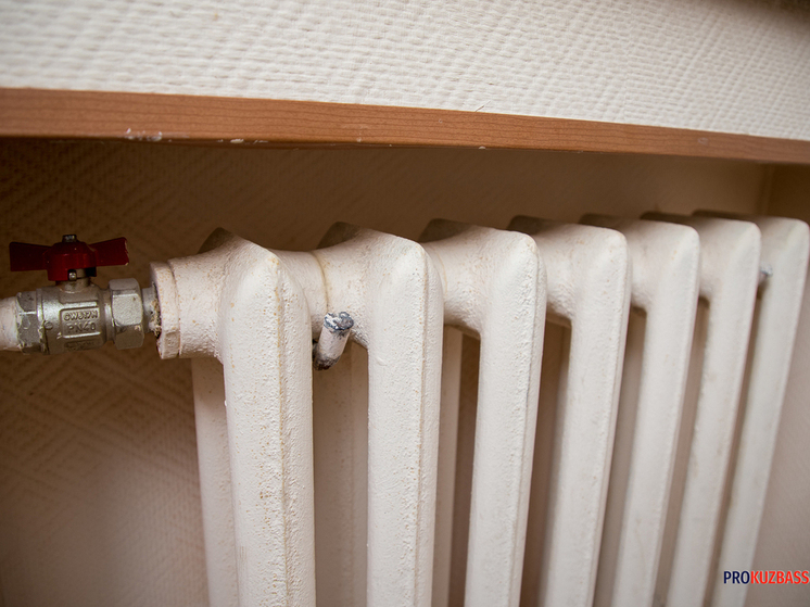 Коммунальные службы устраняют аварии на теплосетях Кузбасса в течение дня