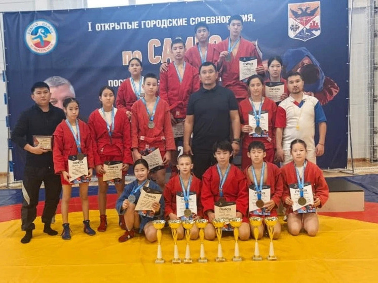 Самбисты Калмыкии с турнира в Новочеркасске привезли домой 14 медалей