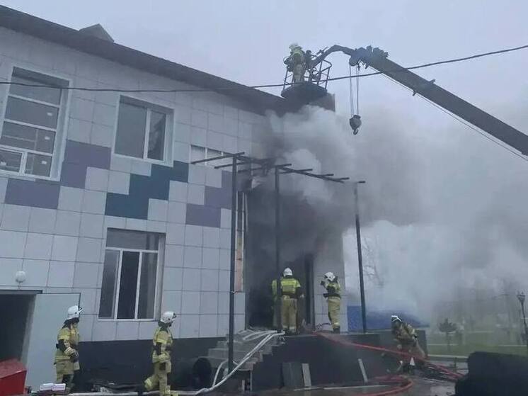 В селе Великовечном загорелся склад на 100 «квадратах»