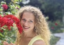 21-летняя российская прыгунья в воду, мастер спорта России Елизавета Кансо опубликовала результаты студийной фотосессии. Спортсменка, специализирующаяся на прыжках с вышки, выбрала лаконичный наряд, подчеркивающий стройную фигуру.