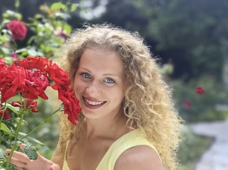 21-летняя российская прыгунья в воду, мастер спорта России Елизавета Кансо опубликовала результаты студийной фотосессии. Спортсменка, специализирующаяся на прыжках с вышки, выбрала лаконичный наряд, подчеркивающий стройную фигуру.