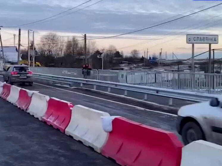 В Гатчинском округе возобновили движение по основному мосту через Славянку