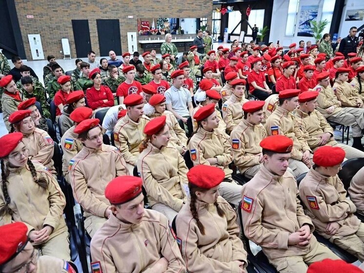 Радий Хабиров встретился с участниками юнармейских игр «Вызов»