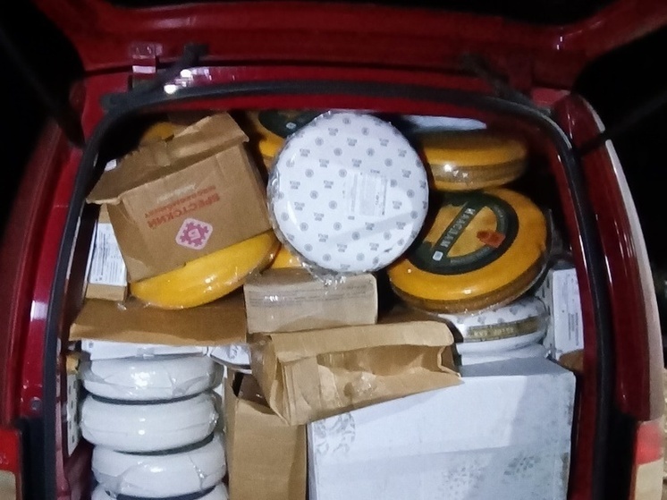 500 килограммов готовой продукции, включающей два вида сыров и колбасу, не пустили в Псковскую область