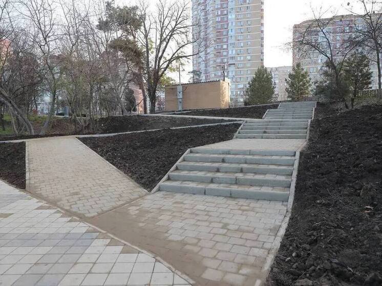 На Николаевском бульваре в Краснодаре открыли новую лестницу и пандус