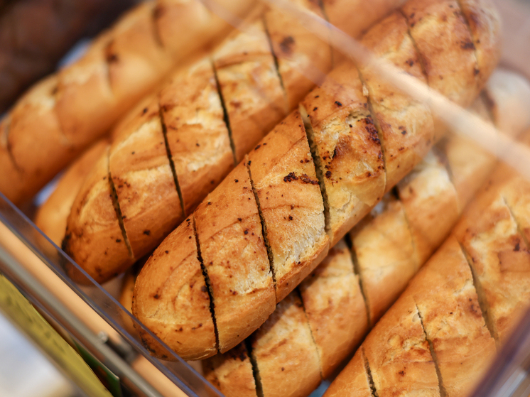 Покупатели в Миссисипи несколько раз находили лезвия в буханках