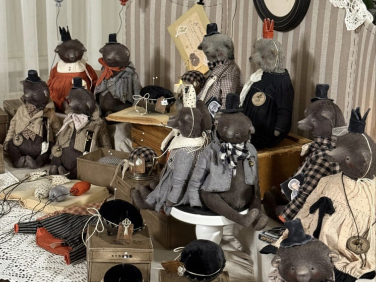 Мастерица из Устьян удивила Шанхай коллекцией авторских мишек Тедди