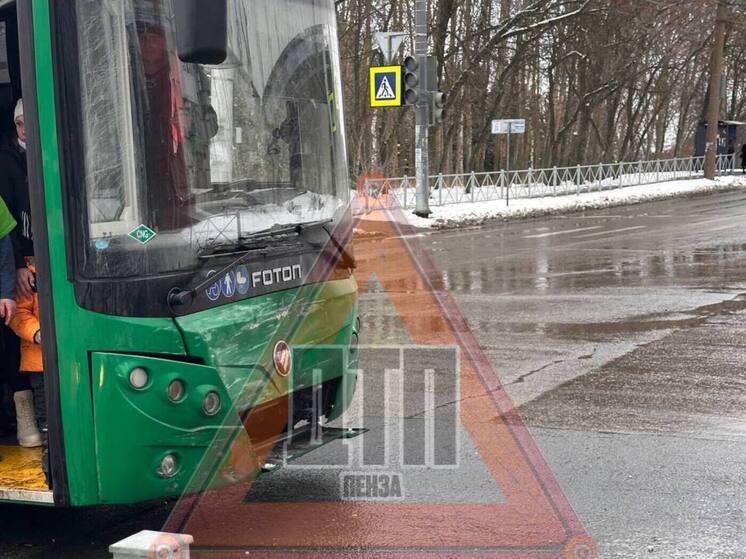 В Пензе две пассажирки автобуса пострадали в ДТП