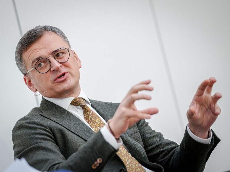 Экс-глава МИД Кулеба: Зеленскому придется самому принимать решение, я ему не завидую