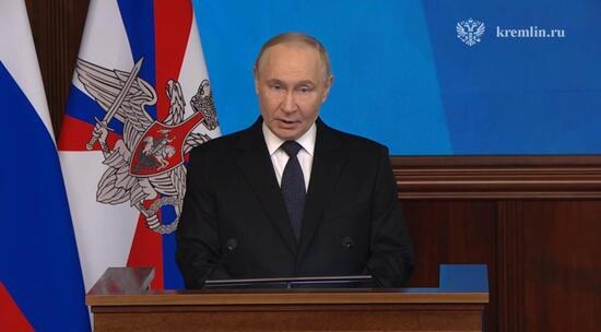 Владимир Путин выступает на расширенном заседании коллегии Минобороны