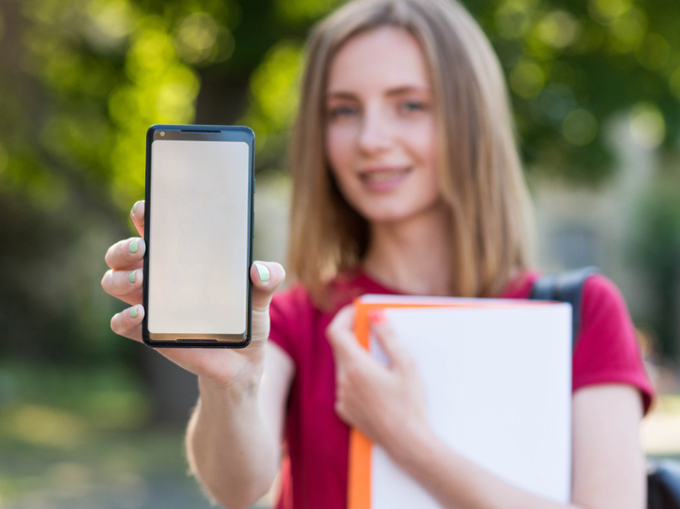 Для тамбовских студентов колледжей и вузов введут электронные зачётные книжки и билеты