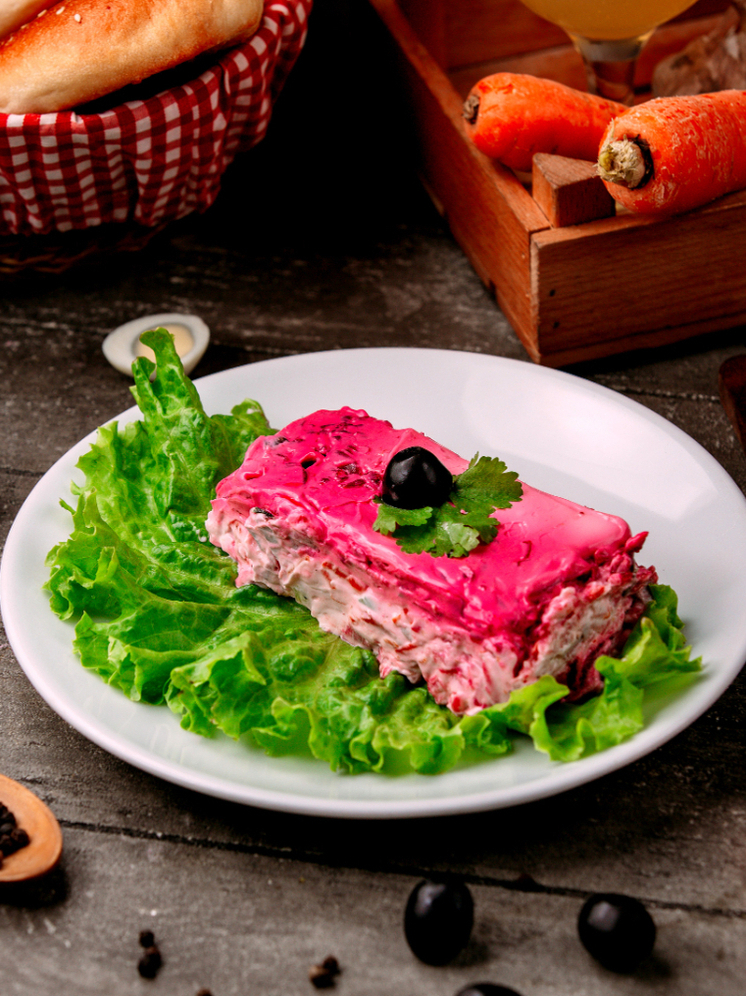 Не только вкусно, но и полезно: гастроэнтерологи развеяли мифы о селёдке под шубой