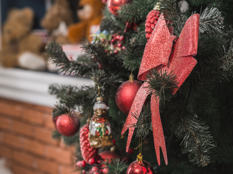 В Подгоренский район доставили огромную елку прямо с Марса