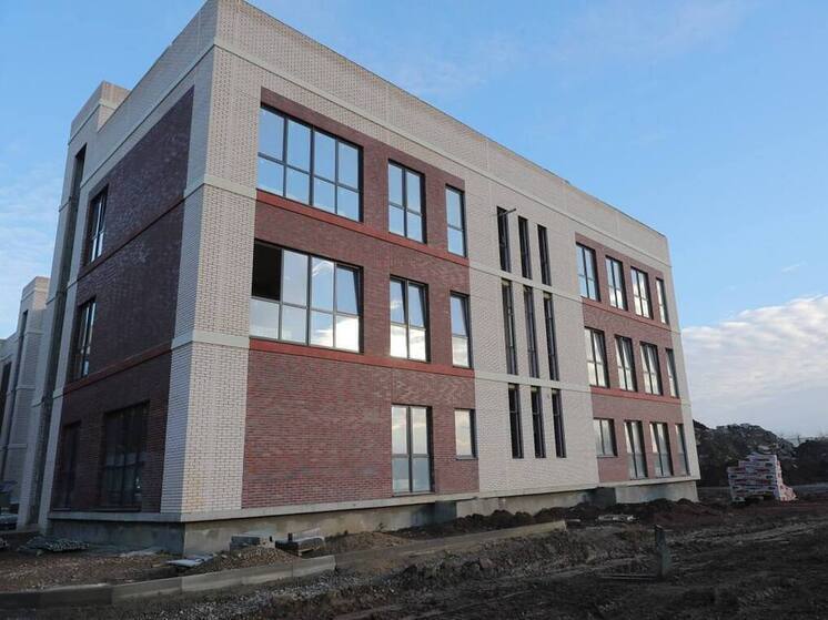 В Краснодаре возле улицы Лизы Чайкиной возводят новую школу на 1 550 учеников