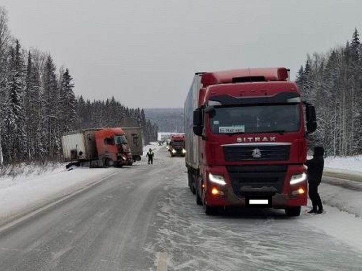 На трассе Пермь – Екатеринбург ограничили движение из-за ДТП с грузовиками