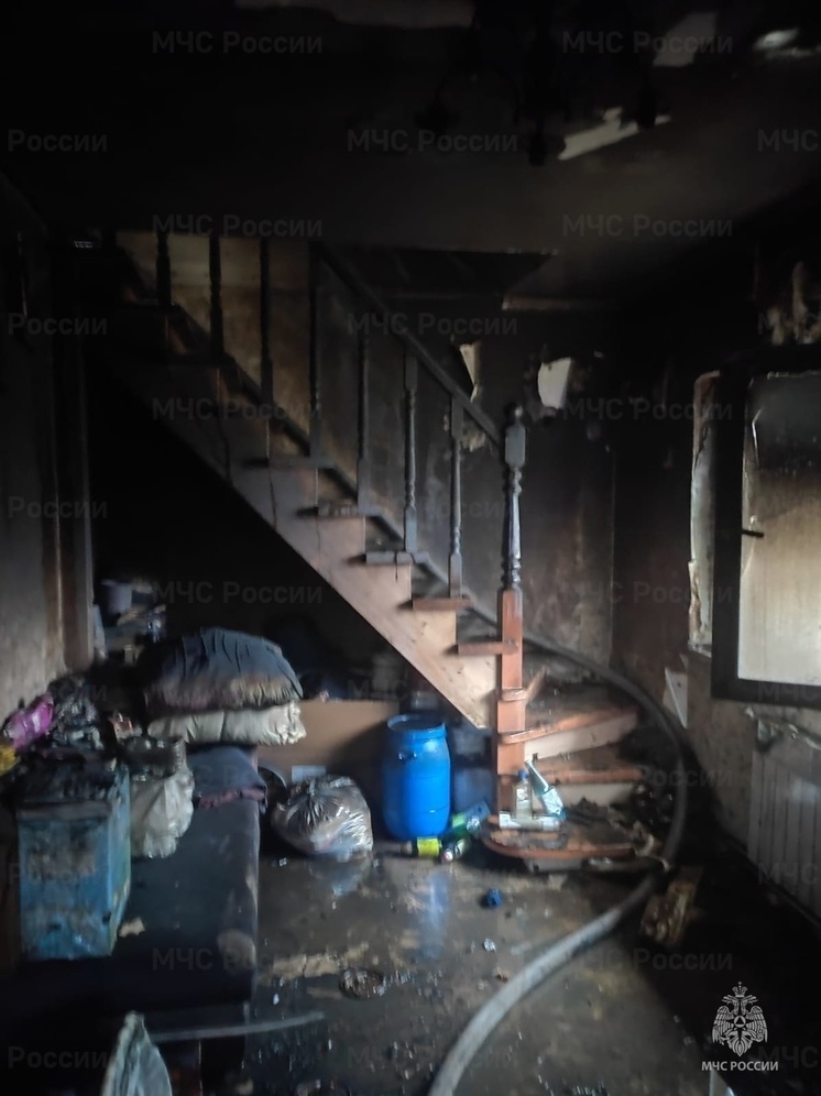 Под Обнинском восемь пожарных тушили дачный дом