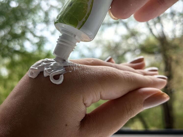 Российские потребители все чаще выбирают премиальную азиатскую косметику, однако классические схемы такого ухода подходят не всем. О том, как адаптировать азиатские бьюти-ритуалы к особенностям кожи, «МК в Мурманске» рассказала основательница бренда уходовой косметики LIBREROSEMARY Наталья Чуприна.