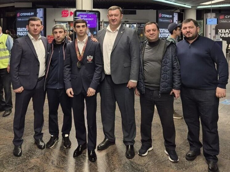 В Сочи встретили бронзового призера чемпионата мира по боксу Андрея Пегливаняна
