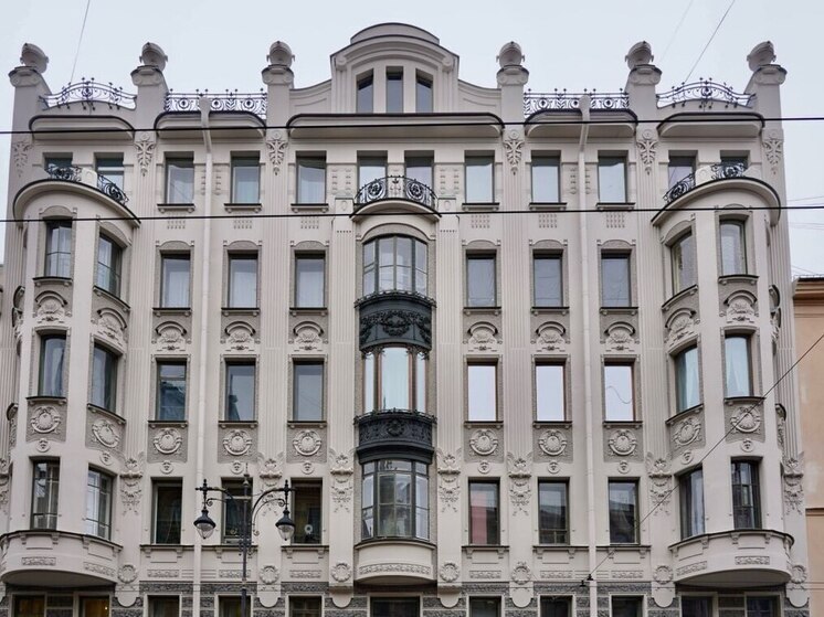 Фасад исторического дома Ефимова в Петербурге освободили от лесов