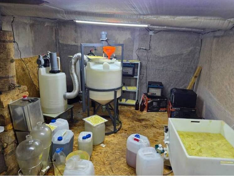 Желая расквитаться с долгами, жительница соседнего региона организовала нарколабораторию в Тверской области