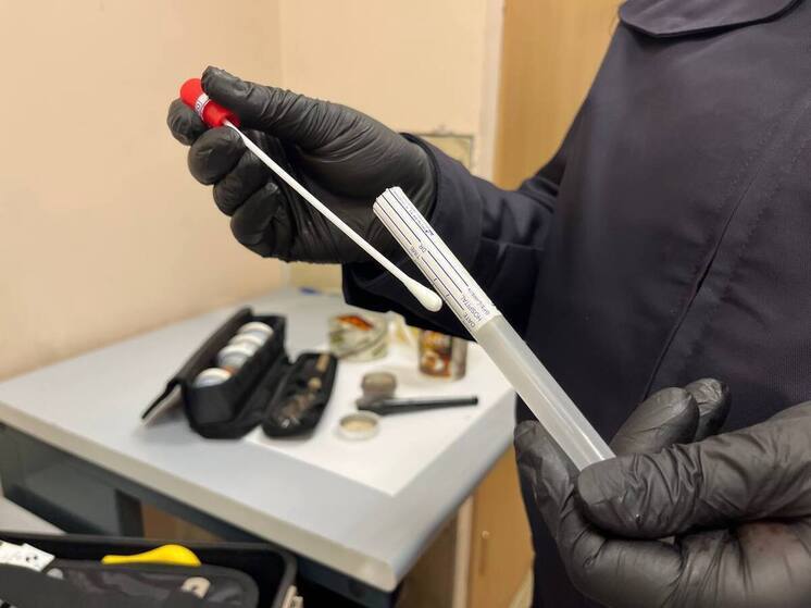 В Заполярном мужчина напал на женщину