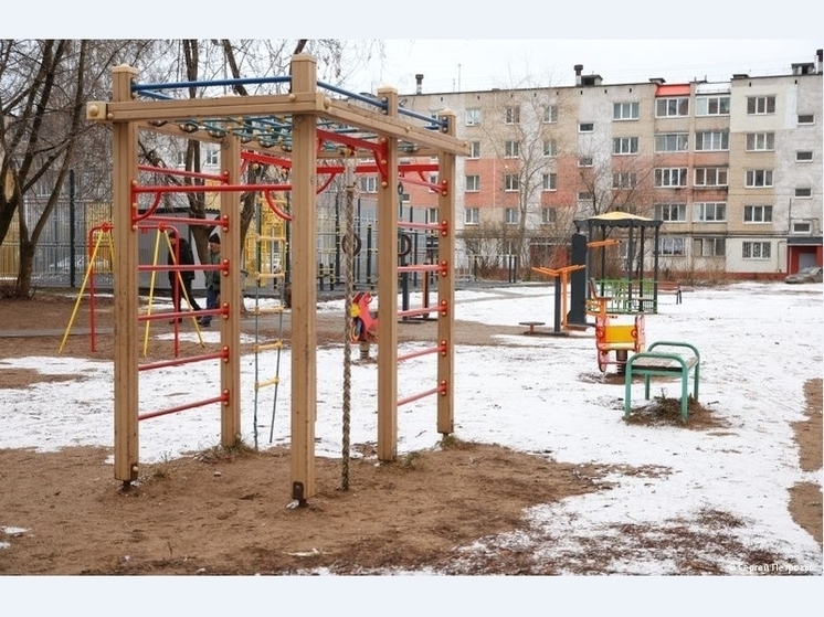 В Перми по муниципальным программам установлены десятки игровых и спортивных площадок