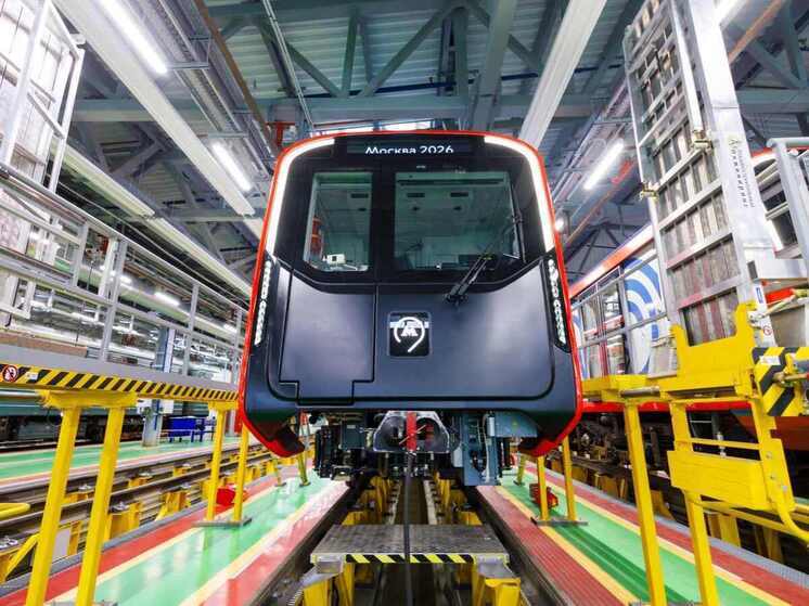 Первый поезд метро новейшей серии вышел на линию с пассажирами