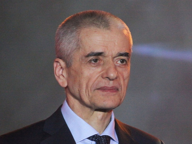 Онищенко заявил о риске пандемии после возвращения из-за рубежа 300 тыс. россиян