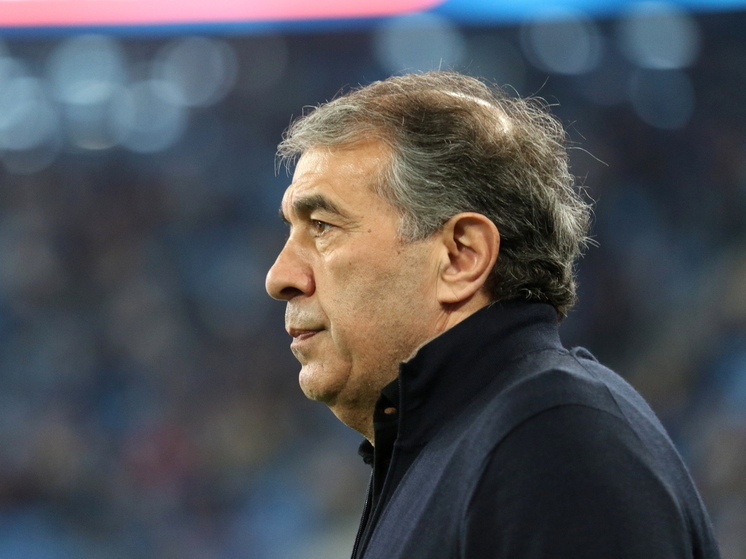 В ночь на 17 декабря «Чемпионат» сообщил, что совет директоров казанского «Рубина» проголосовал за отставку главного тренера команды Рашида Рахимова и ожидает лишь одобрения главы Республики Татарстан Рустама Минниханова. На момент публикации официального подтверждения от клуба нет, однако инсайдер Иван Карпов уже называет увольнение специалиста свершившимся фактом. Всё это вызывает искреннее недоумение: учитывая текущие результаты команды, решение руководства выглядит, по меньшей мере, спорным.