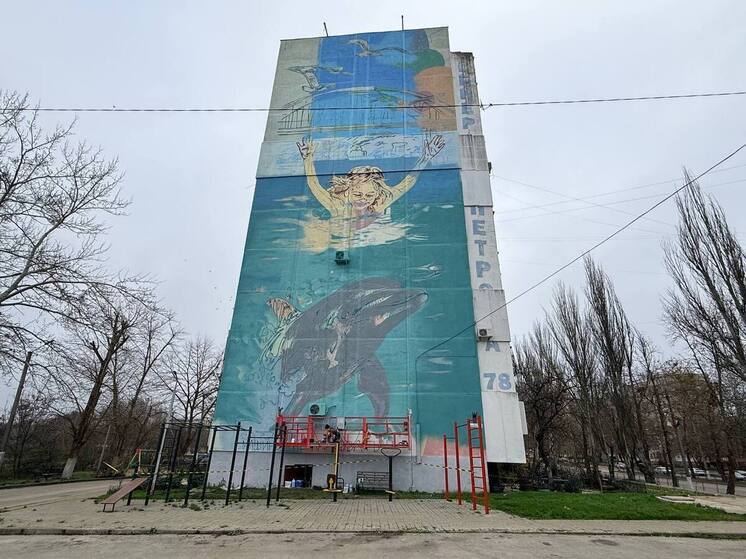 Керченскую многоэтажку украсит патриотическая роспись с изображением Крымского моста