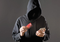 Перед Новым годом, когда люди особенно ждут приятных сюрпризов и дополнительных средств, активизируются те, кто наживается на чужой доверчивости