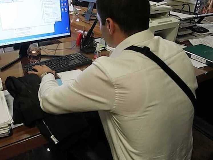 Чиновник из Хасавюртовского района незаконно получил доступ к 400 аккаунтам на Госуслугах