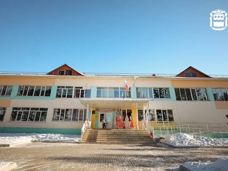 В ходе рабочего визита в город Свободный губернатор Амурской области Василий Орлов посетил местную школу №5, где осмотрел новые объекты, созданные в рамках программы модернизации образовательных учреждений