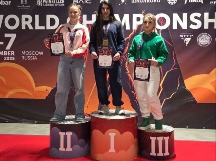 Костромская спортсменка завоевала две медали на соревнованиях по пауэрлифтингу