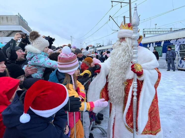 Поезд Деда Мороза сегодня впервые приехал в Тольятти: что увидели гости